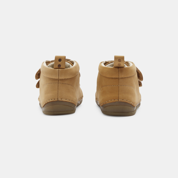 أحذية جلدية برقبة عالية باللون البني الفاتح للخطوات الأولى للأولاد الصغار